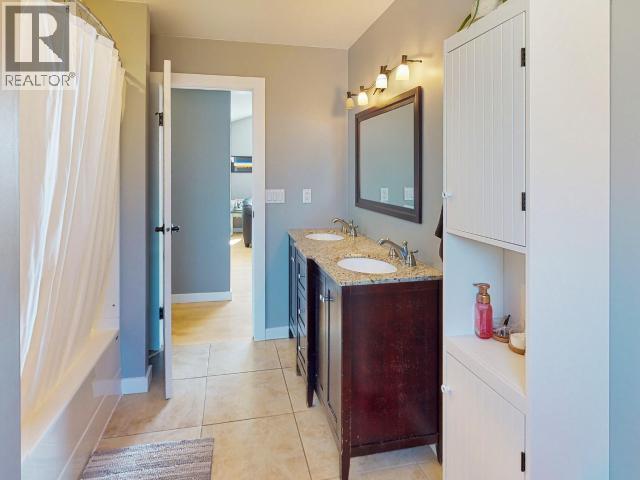 8206 CENTENNIAL DRIVE, Powell River