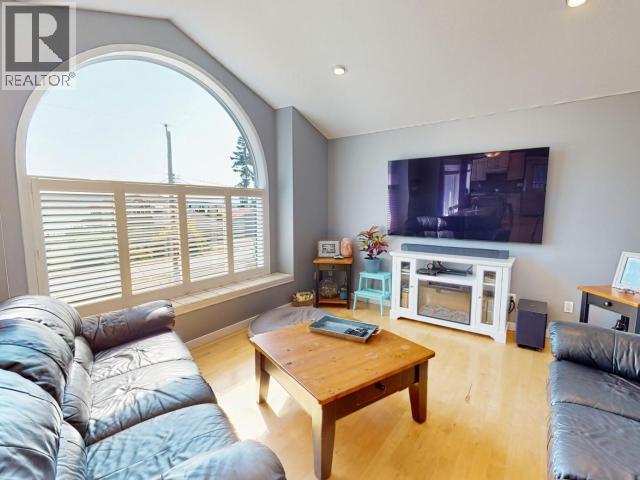 8206 CENTENNIAL DRIVE, Powell River