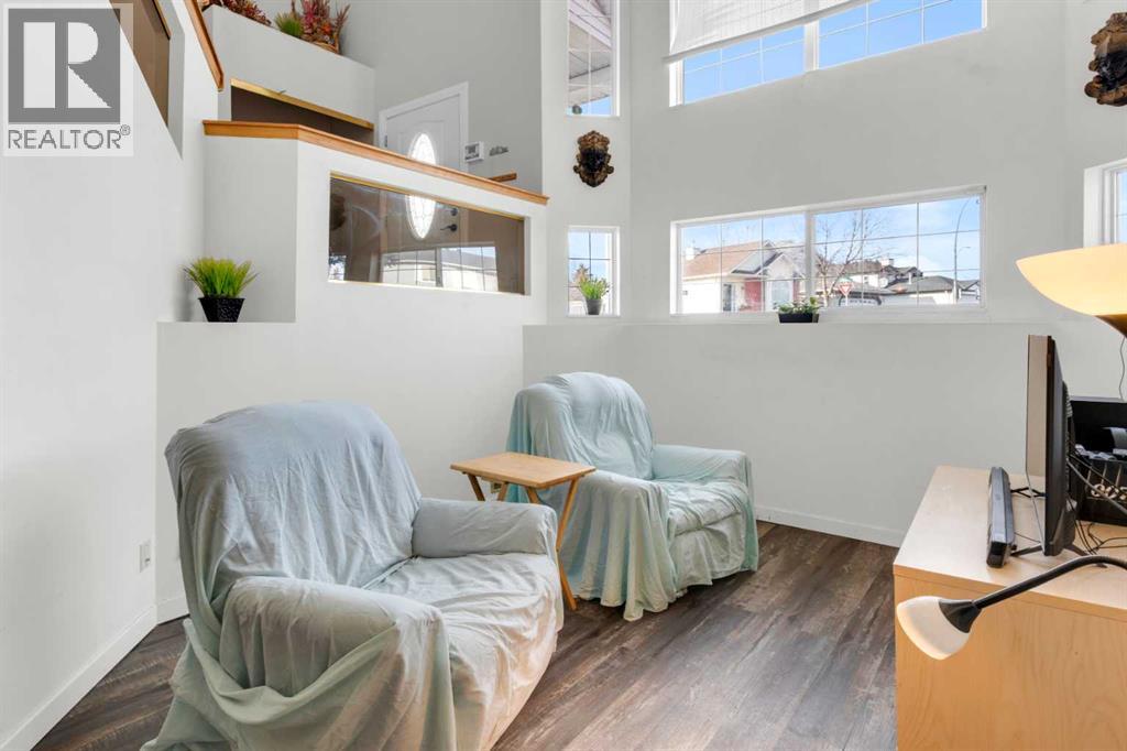 Single Family House Bi-level for Sale in  Laguna Way NE Monterey Park Calgary 