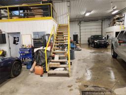 15 Dielmann Drive, Headingley, MB R4H1B8 Photo 12
