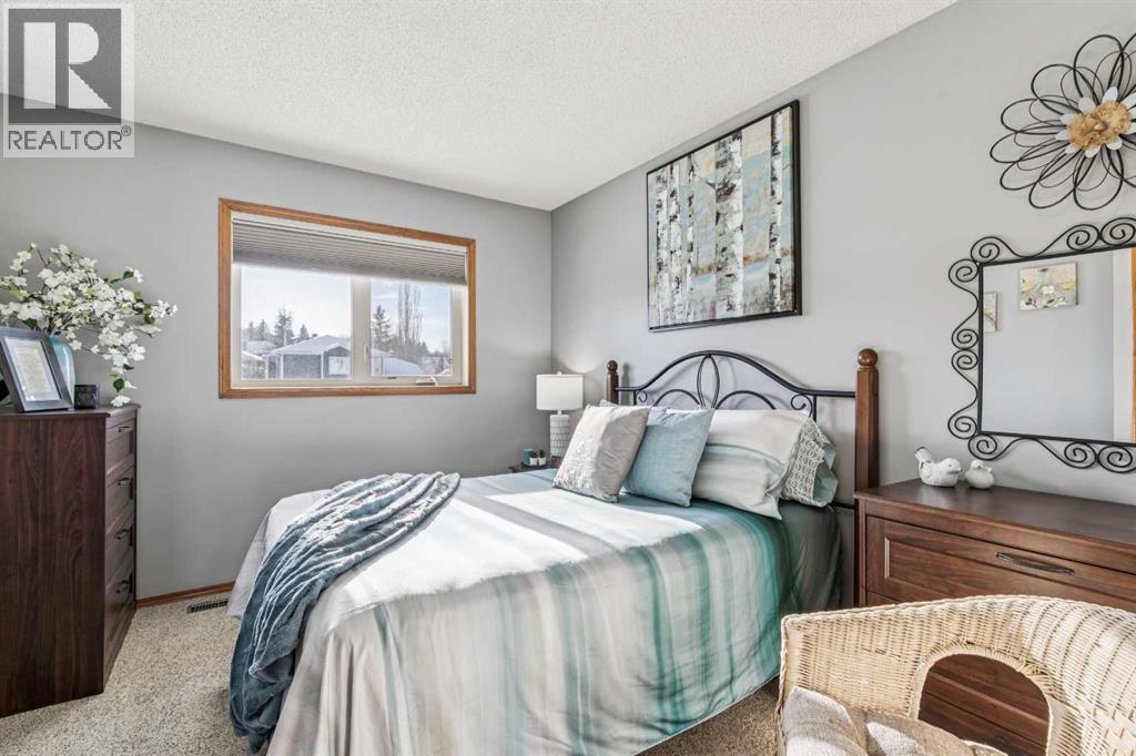 Single Family House for Sale in  MacEwan Ridge View NW MacEwan Glen Calgary 