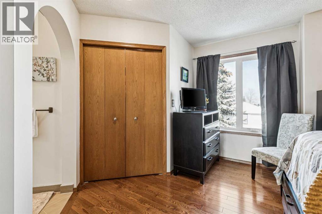 Single Family House for Sale in  MacEwan Ridge View NW MacEwan Glen Calgary 