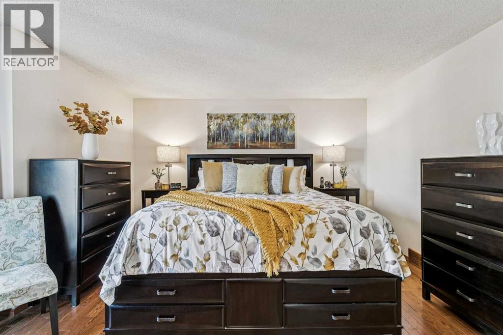 Single Family House for Sale in  MacEwan Ridge View NW MacEwan Glen Calgary 