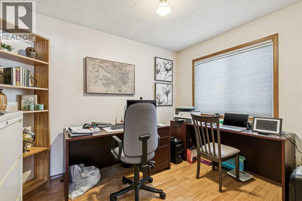 Single Family House for Sale in  MacEwan Ridge View NW MacEwan Glen Calgary 