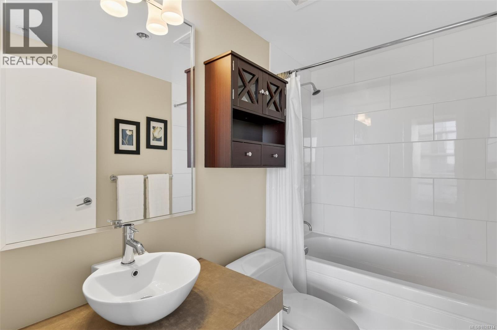 #905 160 WILSON ST - 17