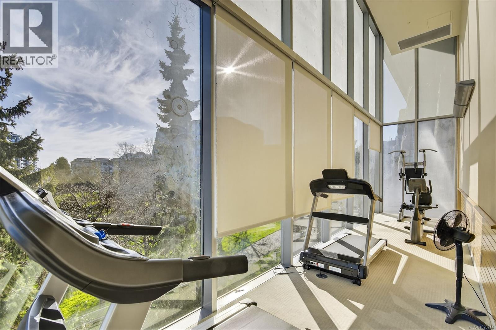 #905 160 WILSON ST - 35