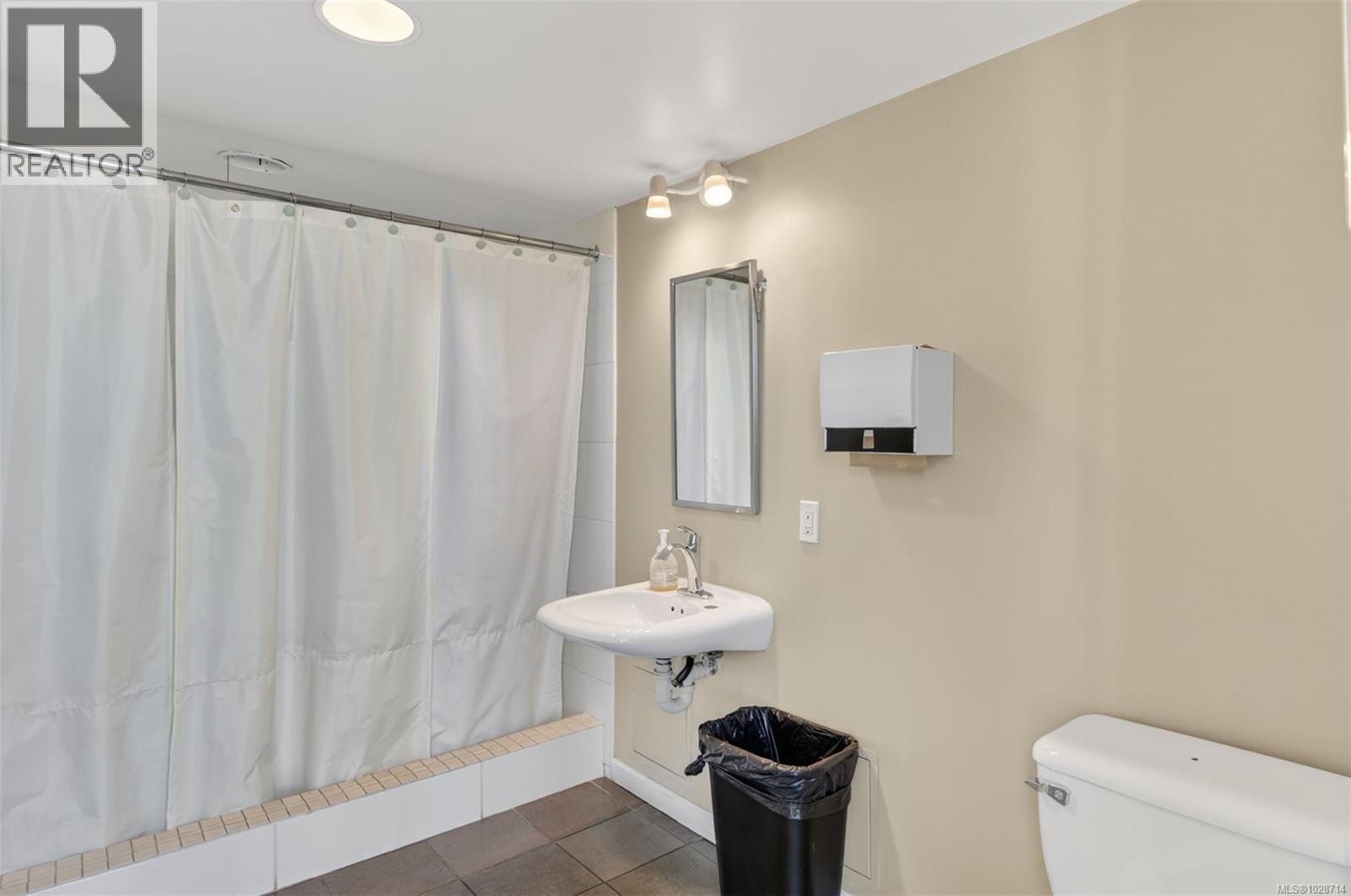 #905 160 WILSON ST - 37