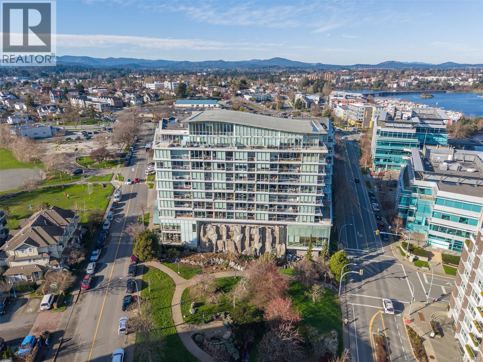 #905 160 WILSON ST - 44