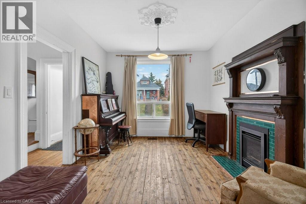 523 CATHARINE Street N - 8