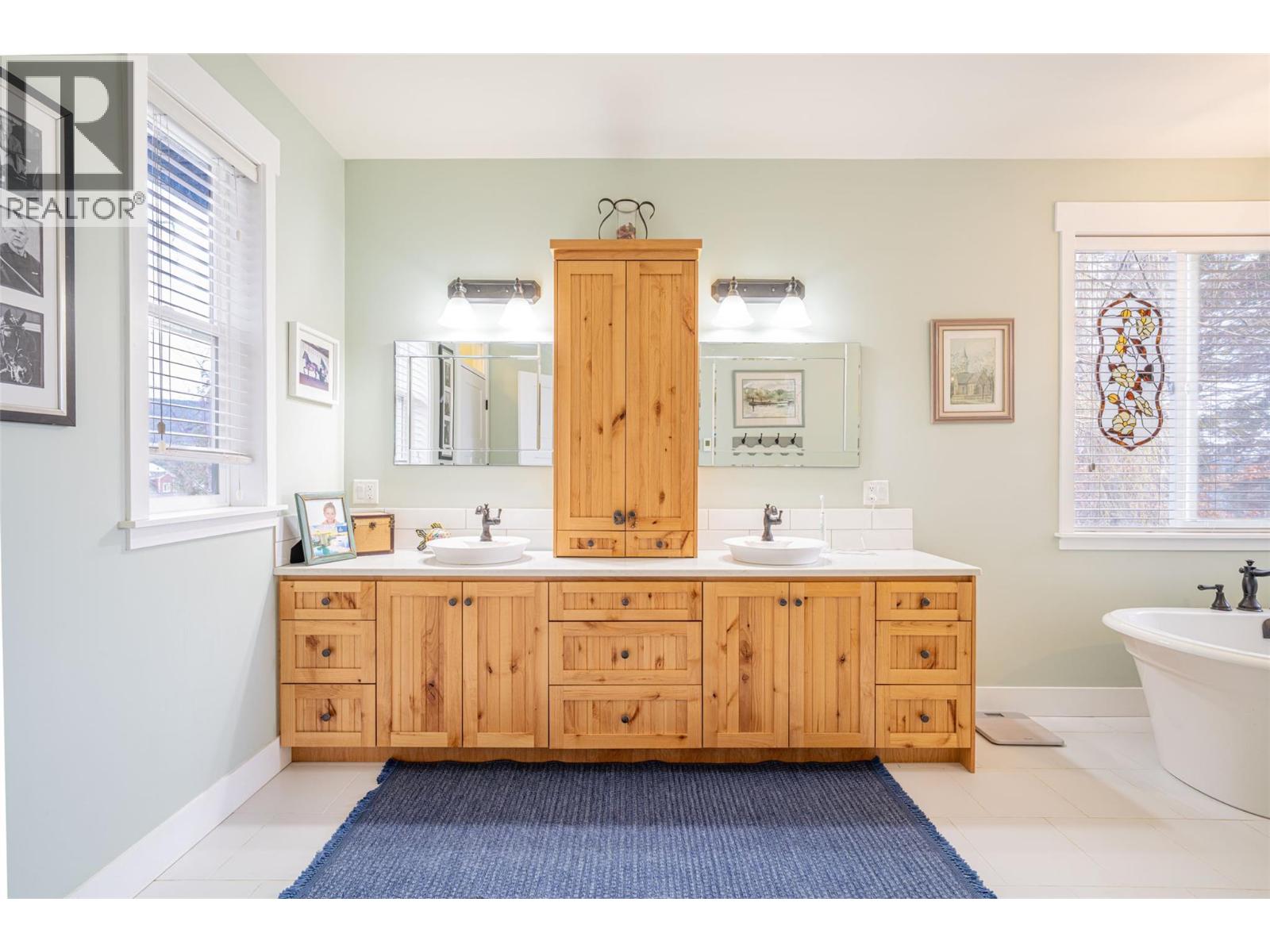  6440 Okanagan Avenue Southeast, Salmon Arm