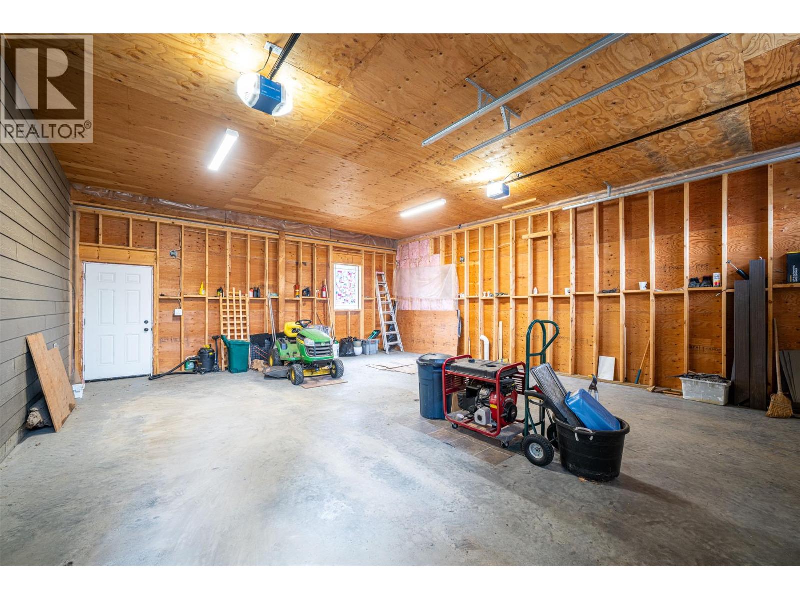  6440 Okanagan Avenue Southeast, Salmon Arm