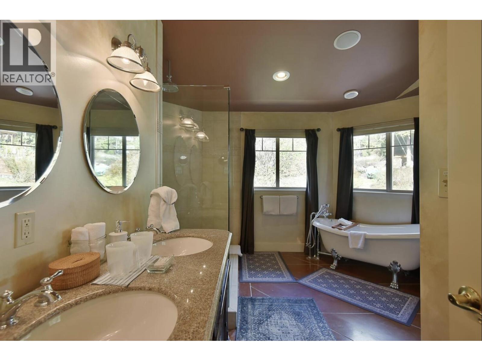 7545 ISLETS PLACE, Sechelt