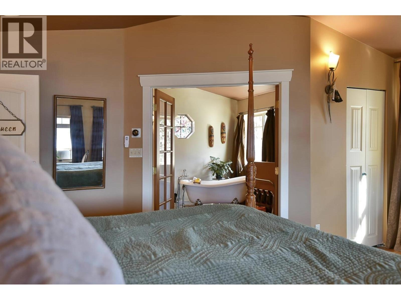 7545 ISLETS PLACE, Sechelt