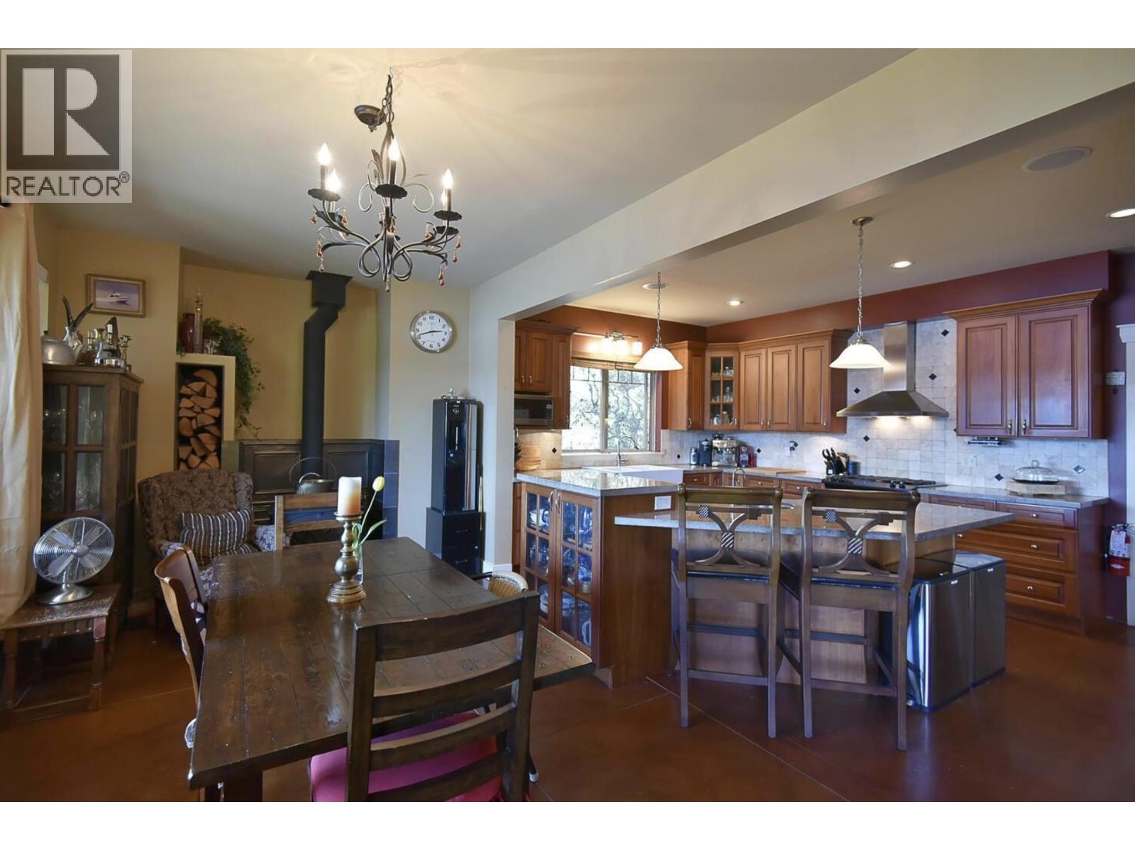 7545 ISLETS PLACE, Sechelt