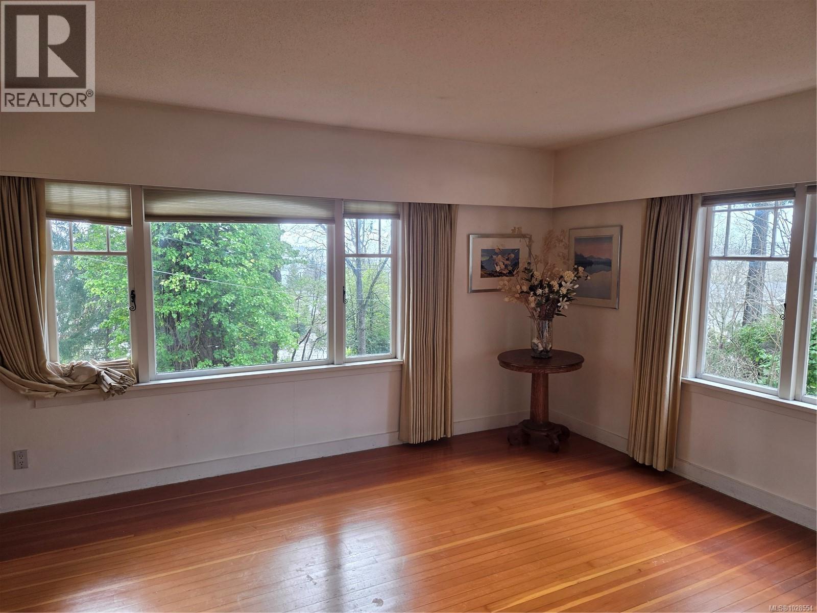1254 Burnside Rd W - 7