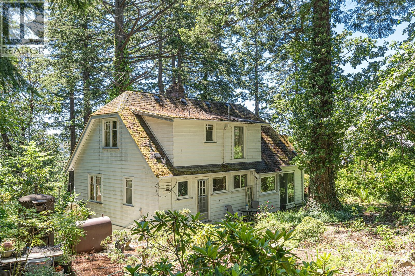 1254 Burnside Rd W - 29