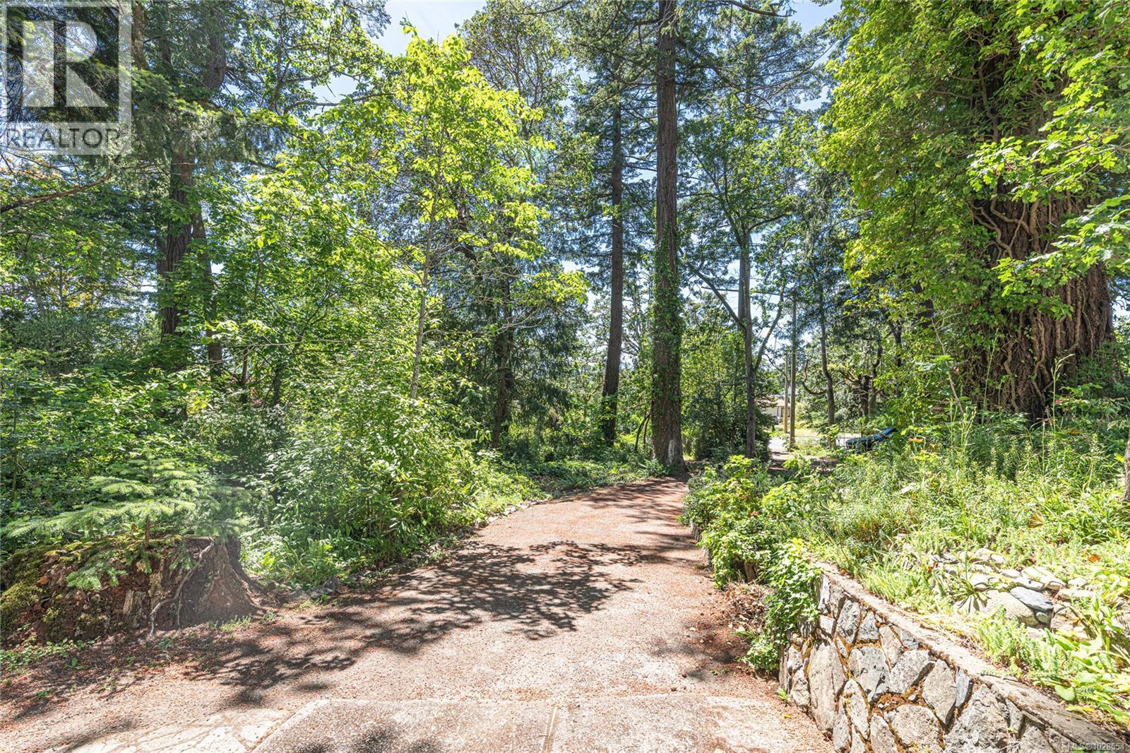1254 Burnside Rd W - 30