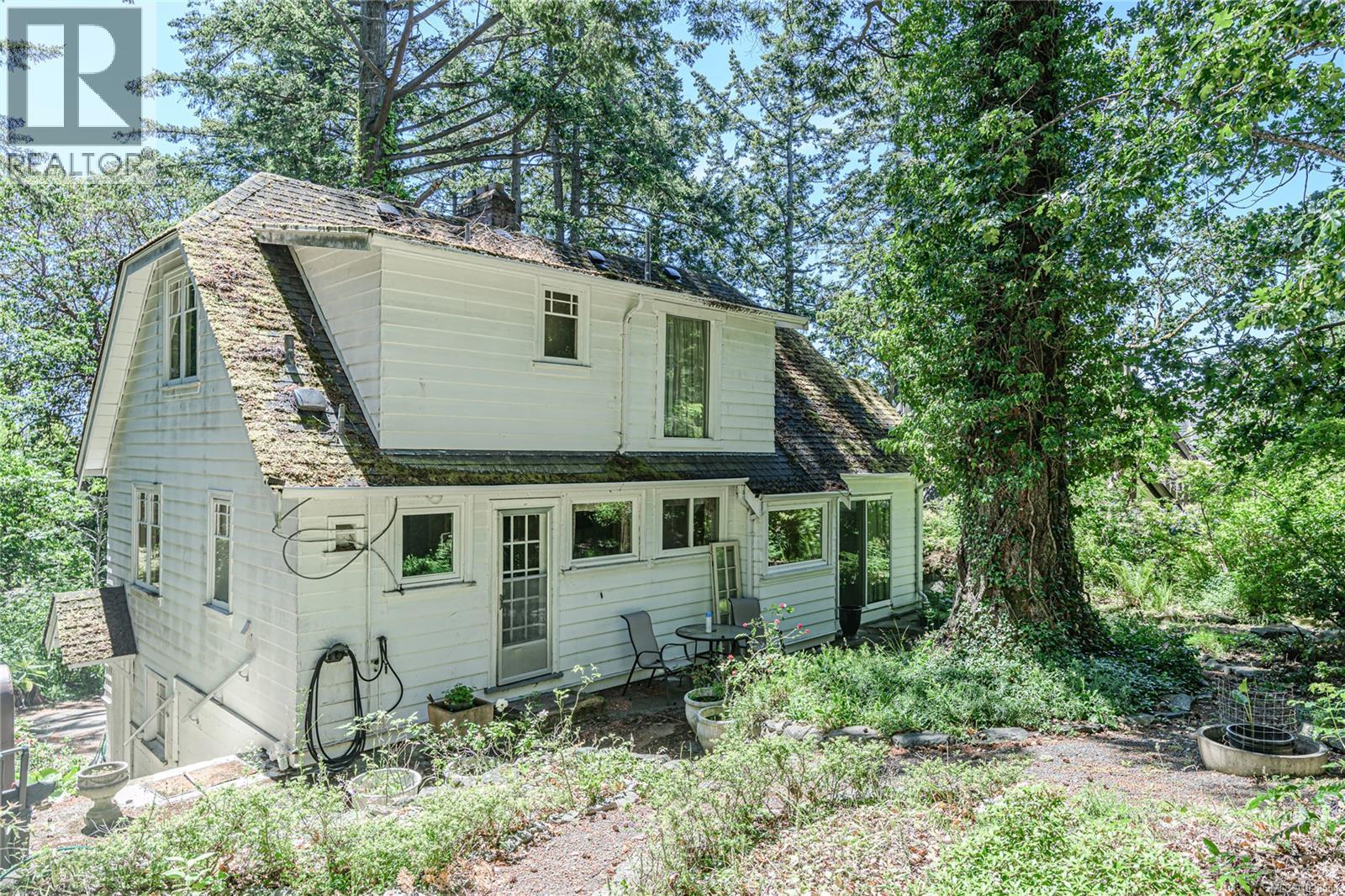1254 Burnside Rd W - 26