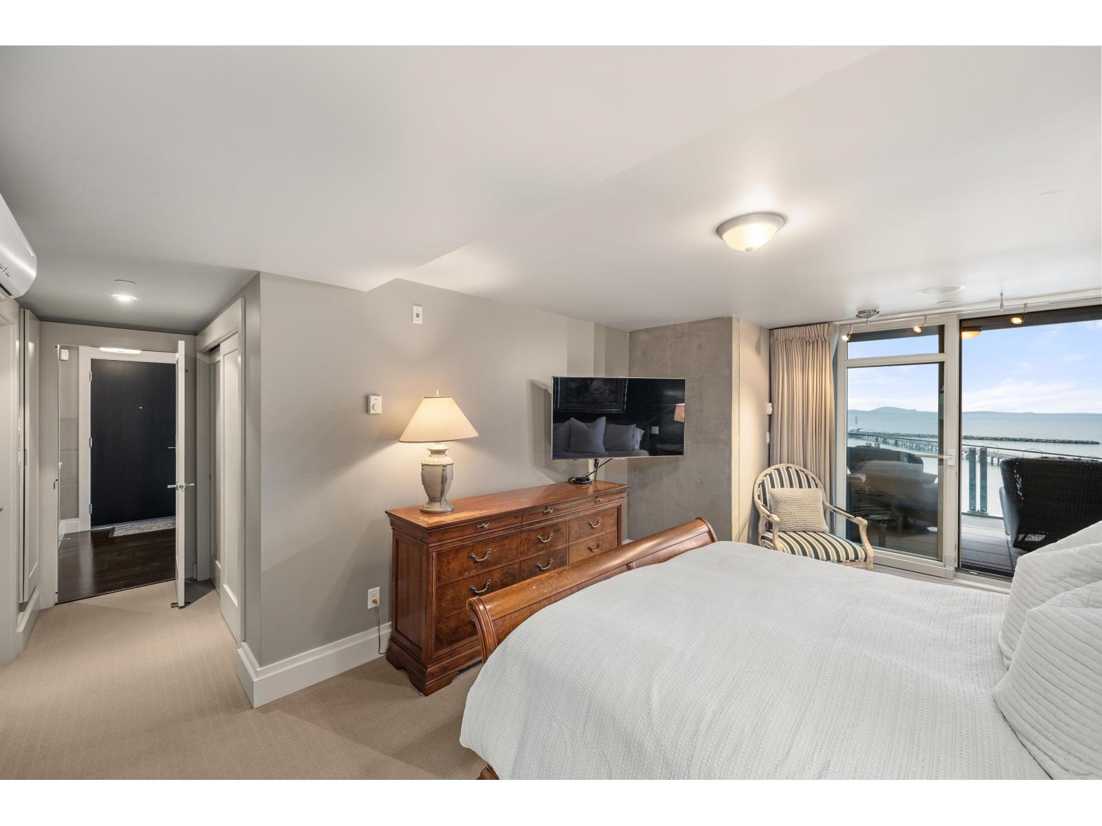 201 15097 MARINE DRIVE, White Rock