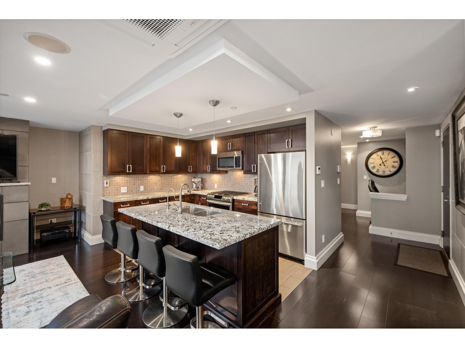 201 15097 MARINE DRIVE, White Rock