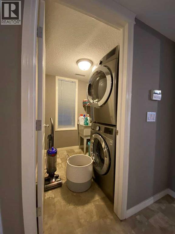 Single Family House for Sale in  Sierra Morena Landing SW Signal Hill Calgary 