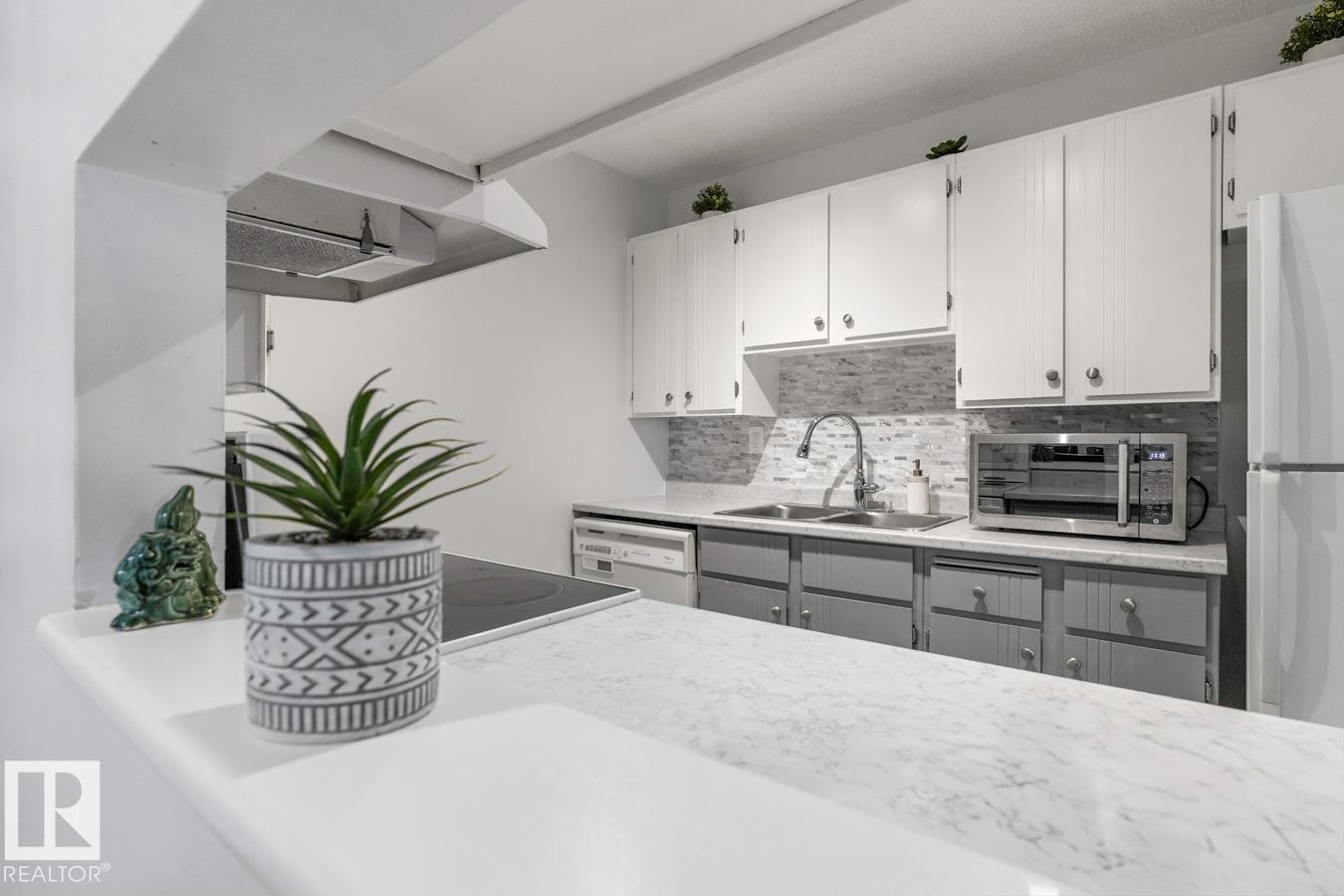 
          103 10528 29 AV NW
            <br/>
            <span>Edmonton</span>
            , 
            <span>AB</span>
             <span>T6J4J2</span>
         - Photo 26