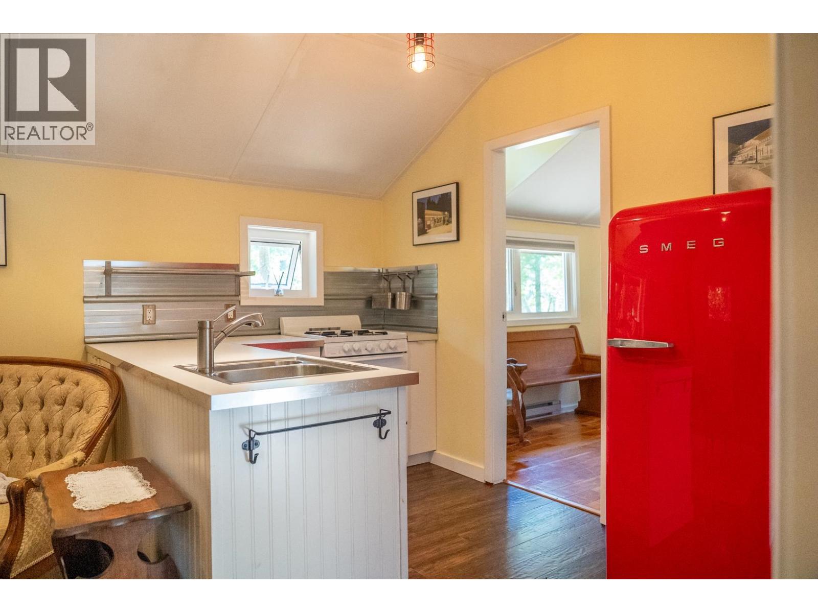 9907 GOWLLAND POINT ROAD, Pender Island