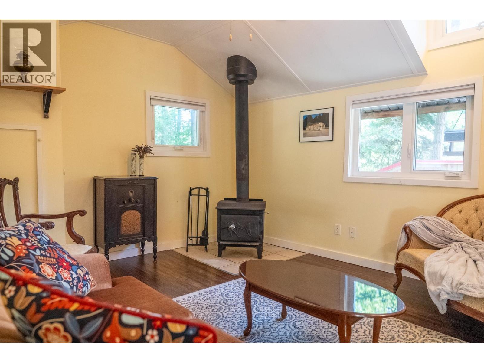 9907 GOWLLAND POINT ROAD, Pender Island