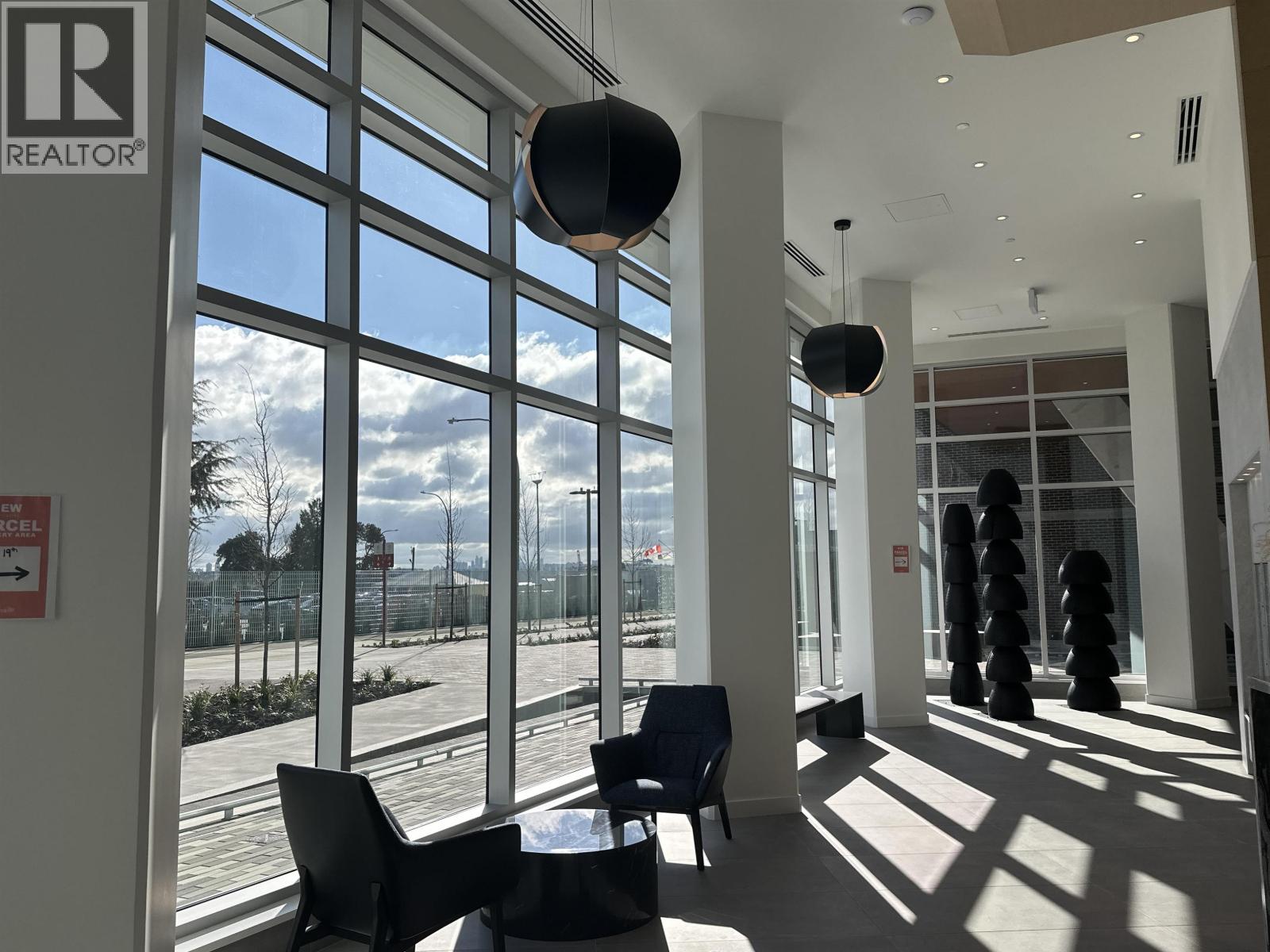 805 755 HARBOURSIDE DRIVE, North Vancouver