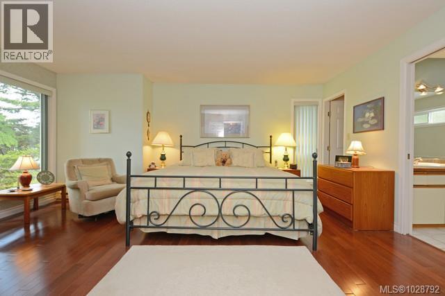  1055 Thistlewood Drive, Saanich