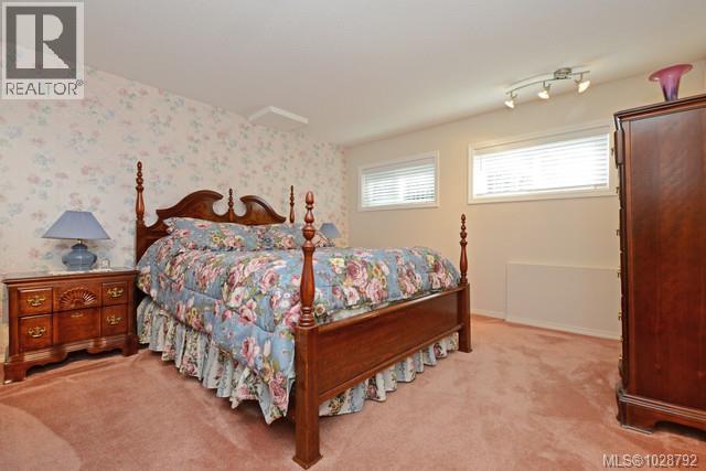  1055 Thistlewood Drive, Saanich