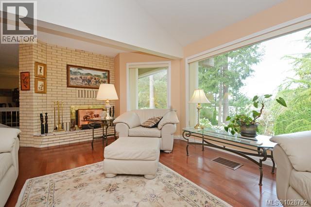  1055 Thistlewood Drive, Saanich