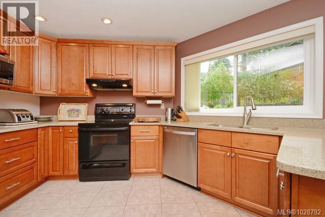  1055 Thistlewood Drive, Saanich