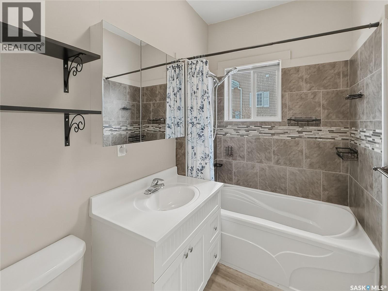 Single Family House Bungalow for Sale in  th AVENUE NE Swift Current 