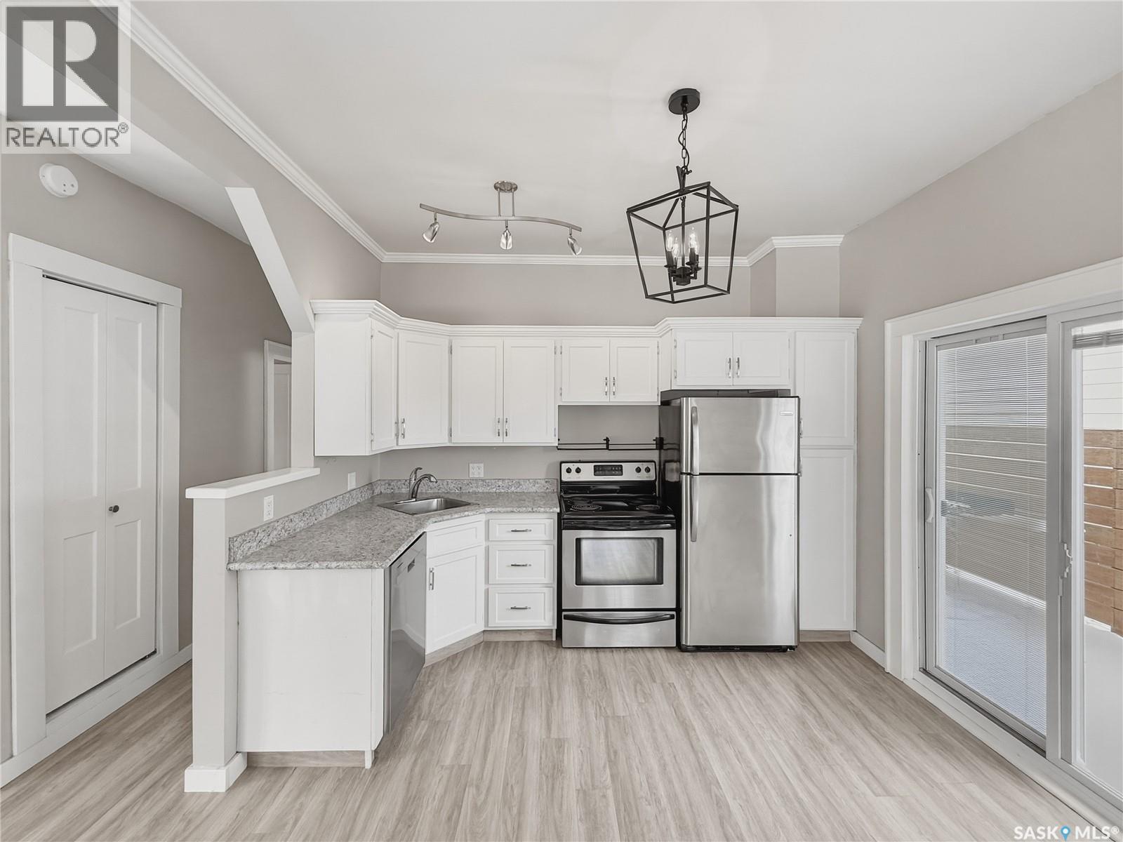 Single Family House Bungalow for Sale in  th AVENUE NE Swift Current 