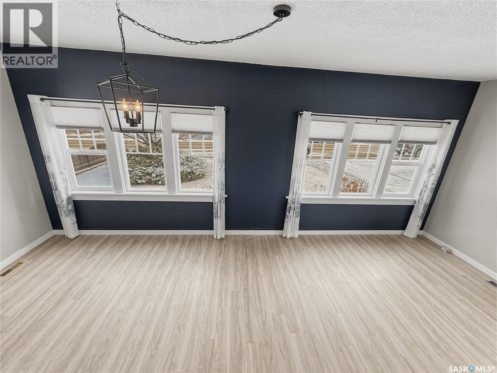 Single Family House Bungalow for Sale in  th AVENUE NE Swift Current 