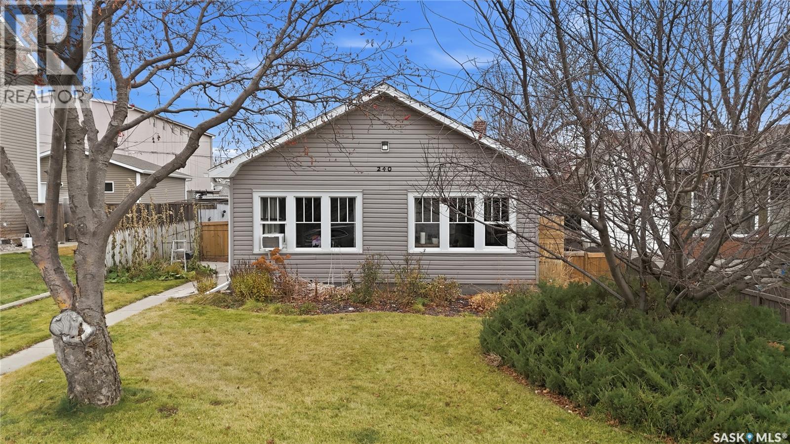 Single Family House Bungalow for Sale in  th AVENUE NE Swift Current 