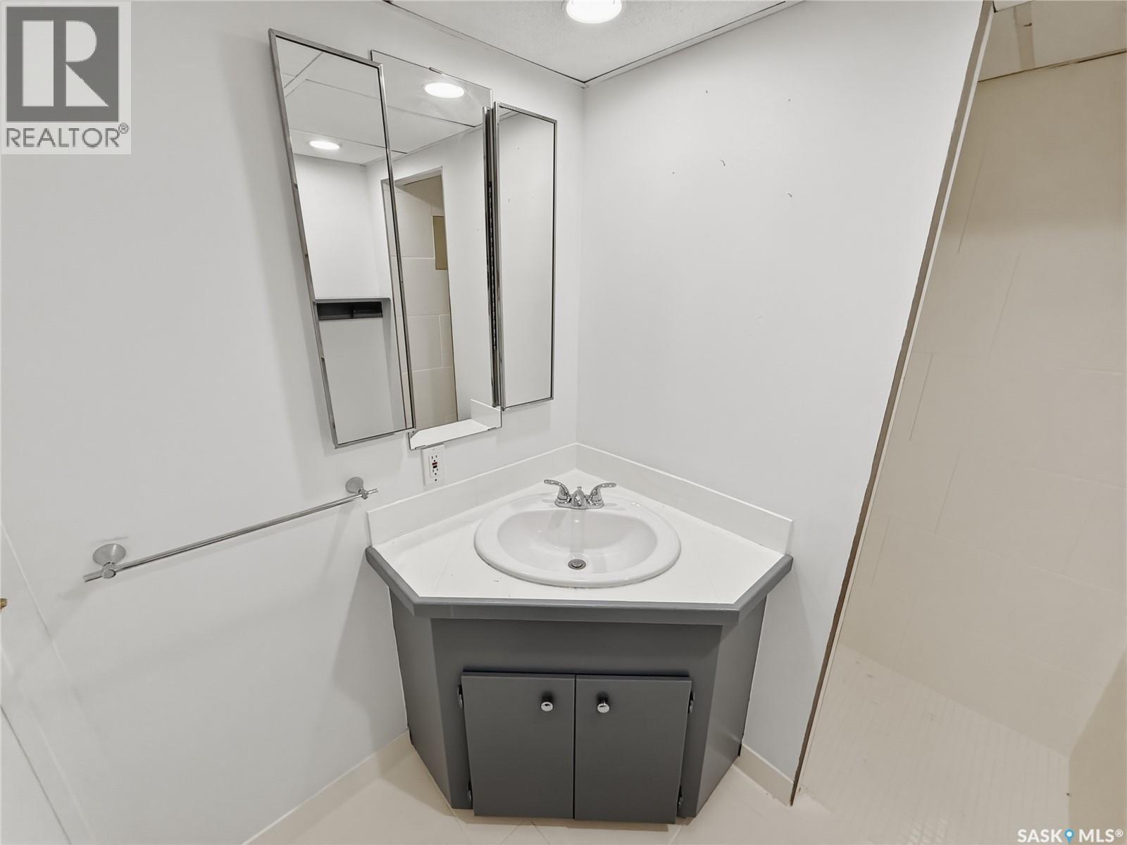 Single Family House Bungalow for Sale in  th AVENUE NE Swift Current 