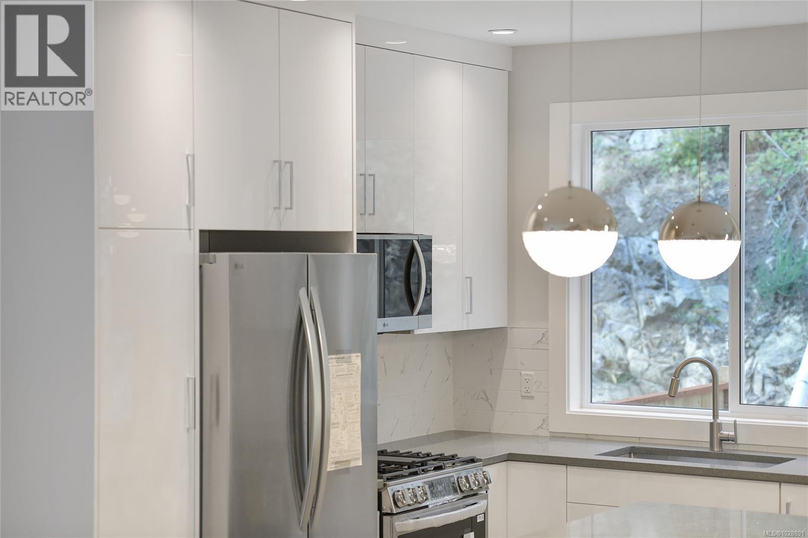  996 CITATION Road, Langford