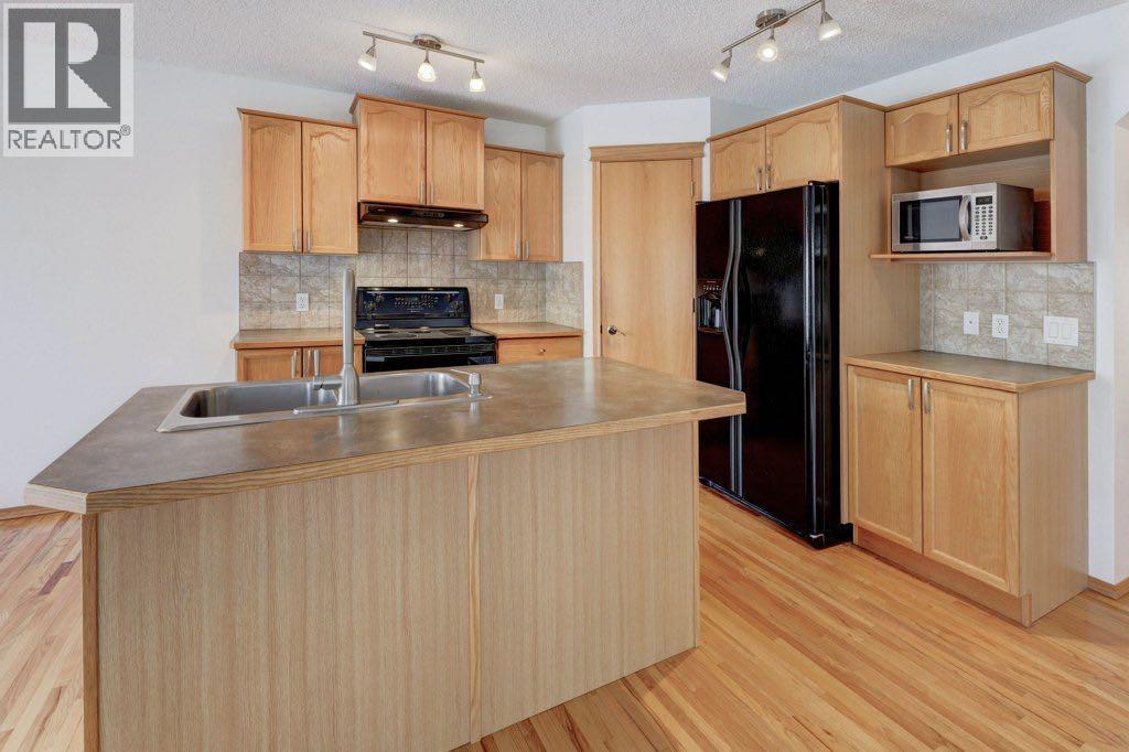 Single Family House for Sale in  Royal Birch Gardens NW Royal Oak Calgary 