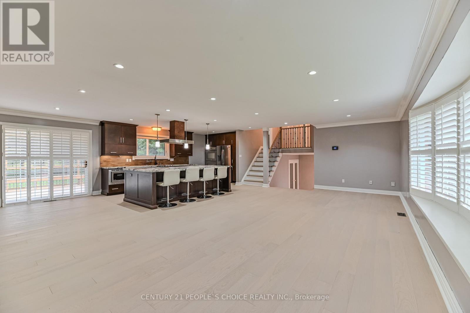 8 GLENN COURT - 12