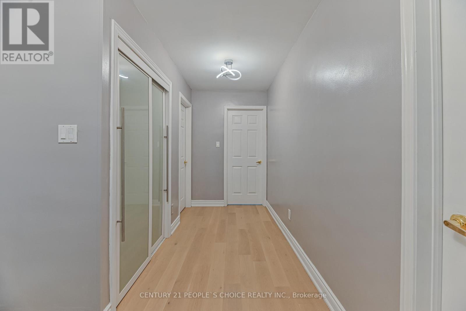 8 GLENN COURT - 17
