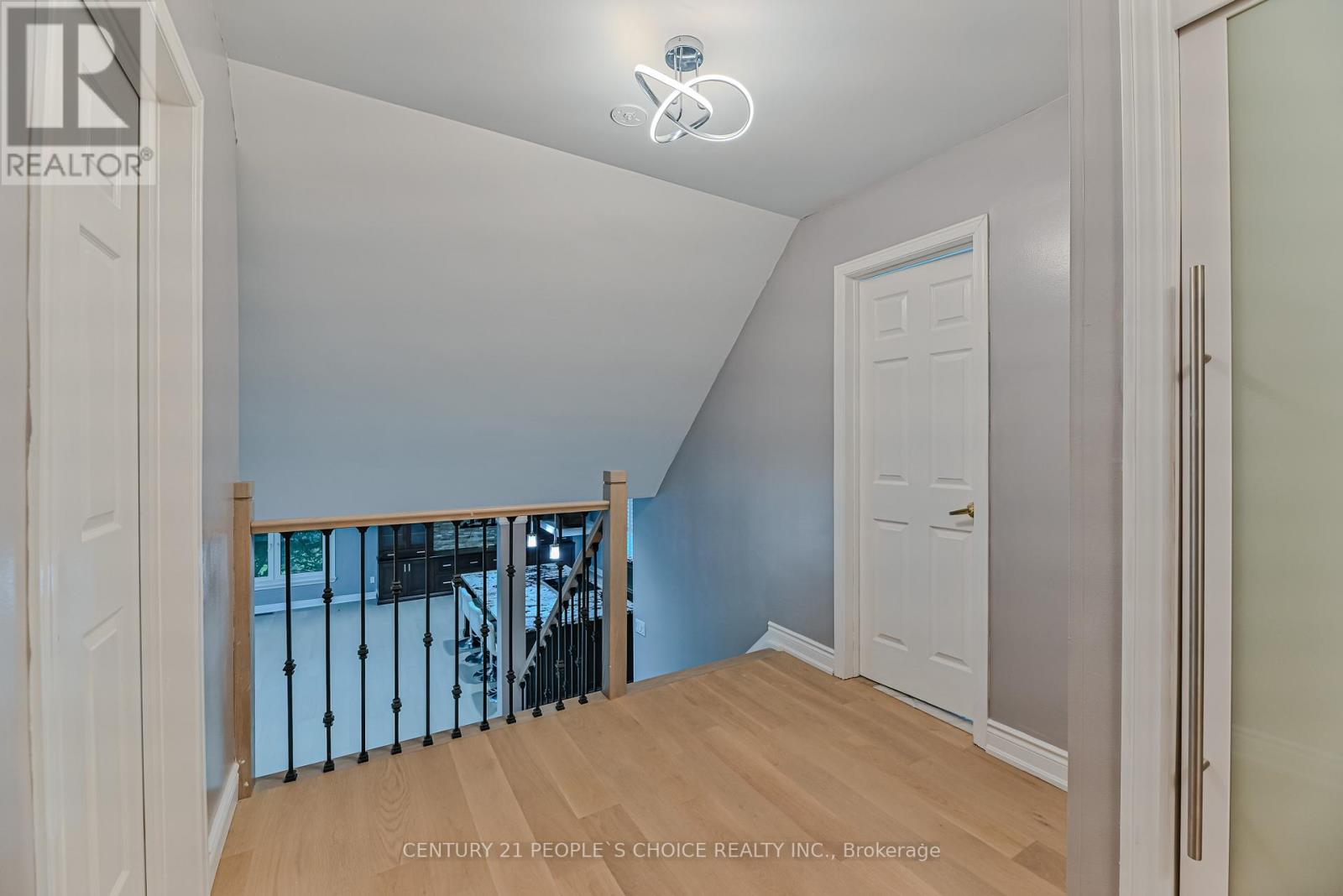 8 GLENN COURT - 18