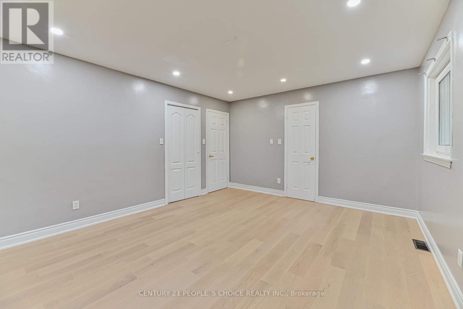 8 GLENN COURT - 24