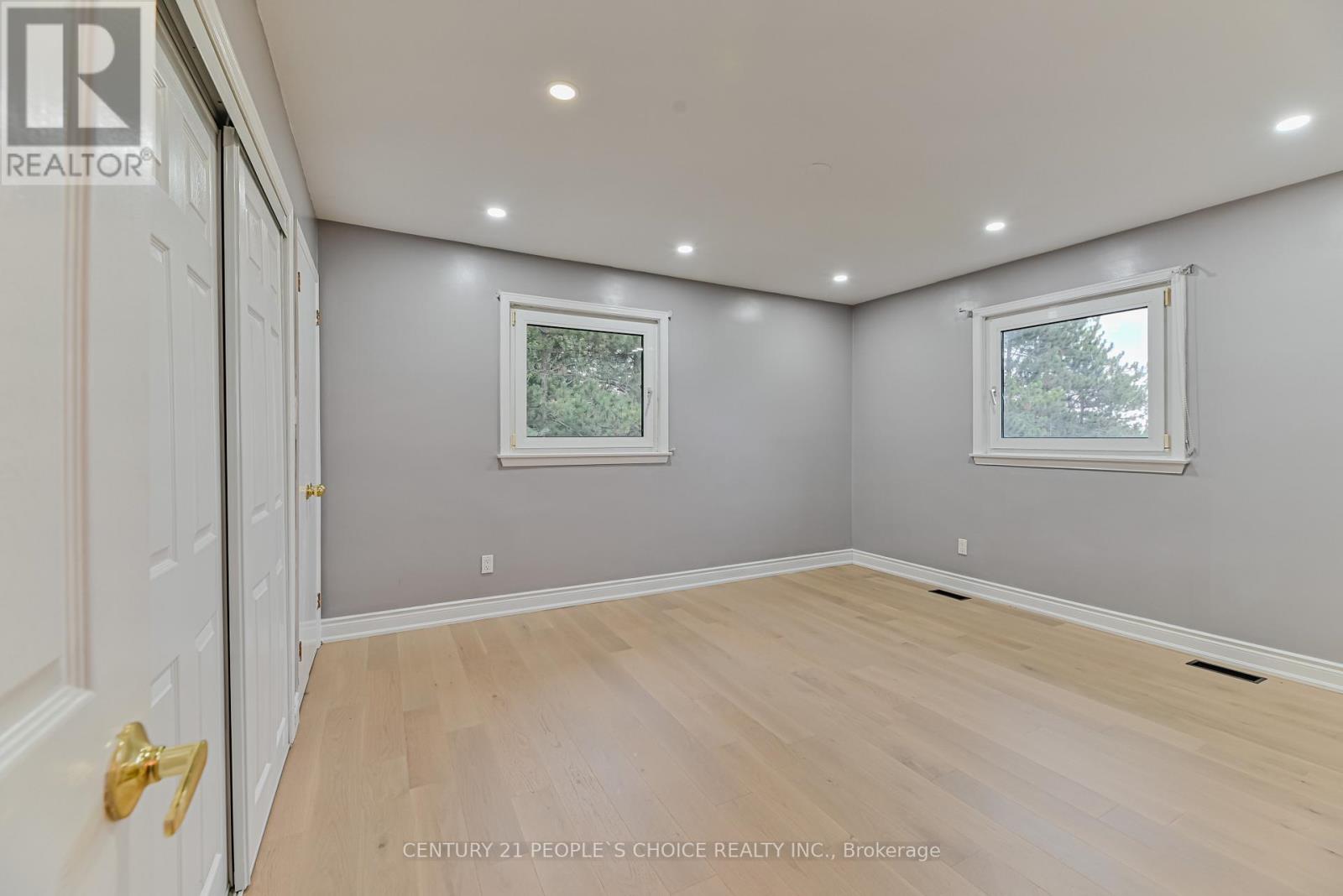 8 GLENN COURT - 26