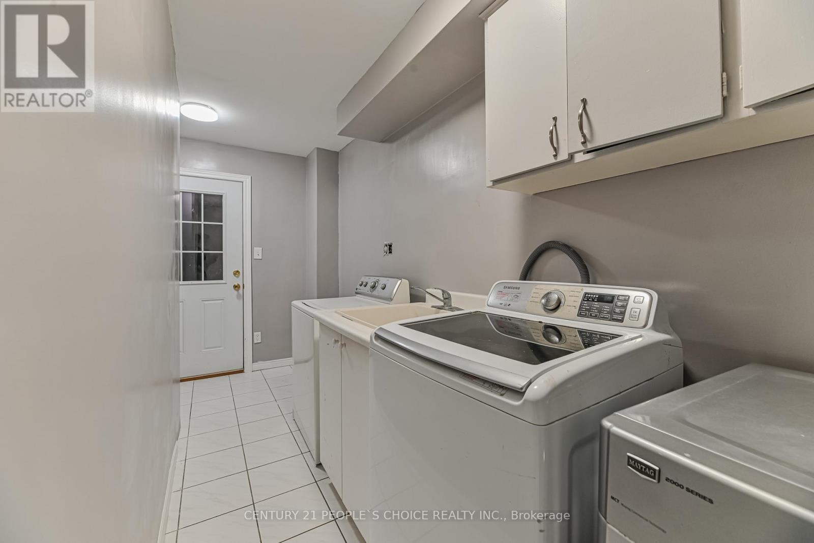 8 GLENN COURT - 35