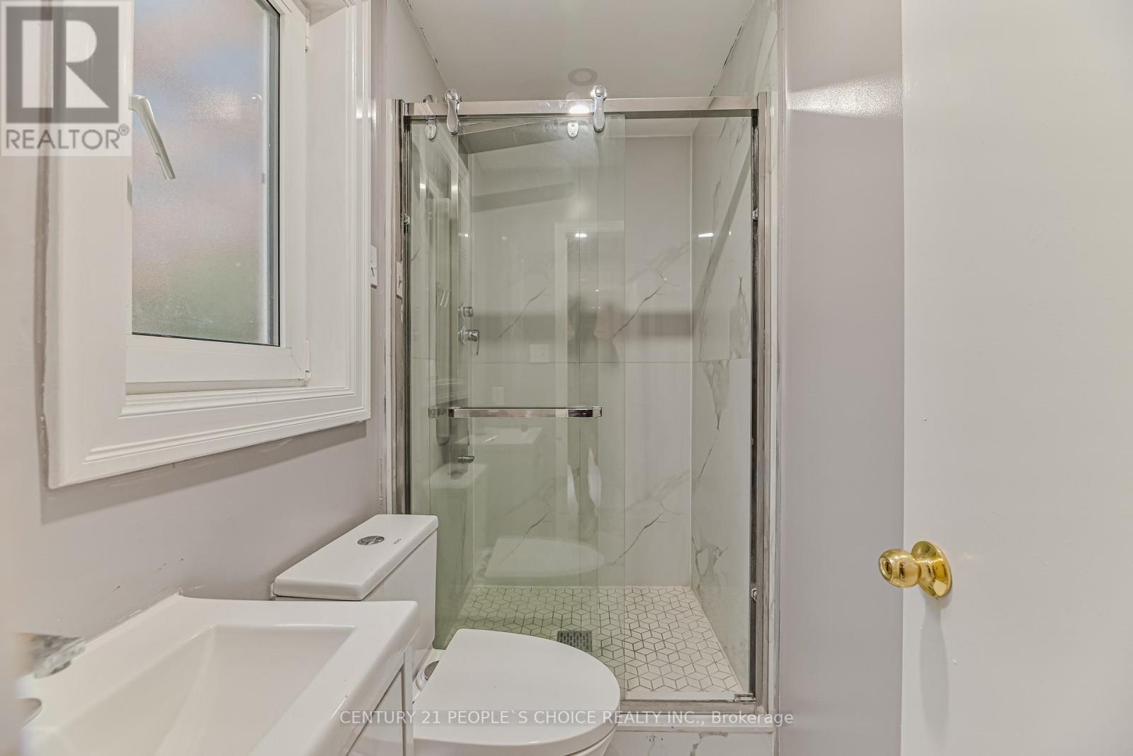 8 GLENN COURT - 36