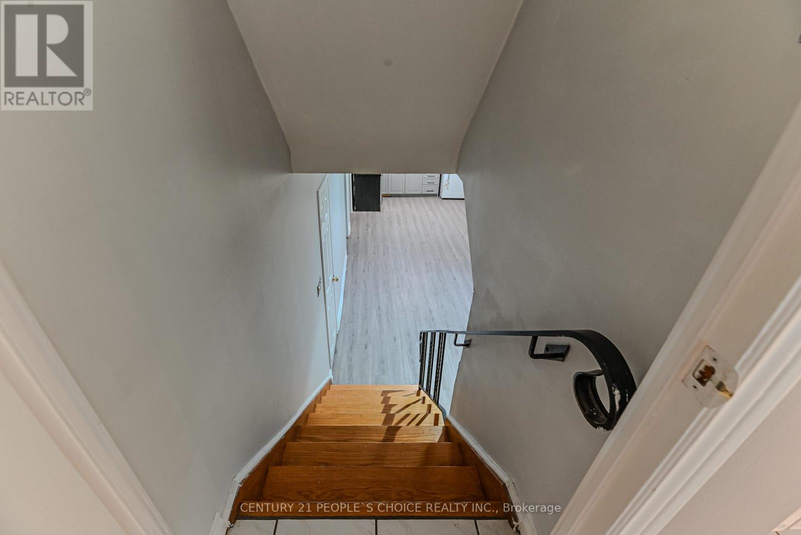 8 GLENN COURT - 37