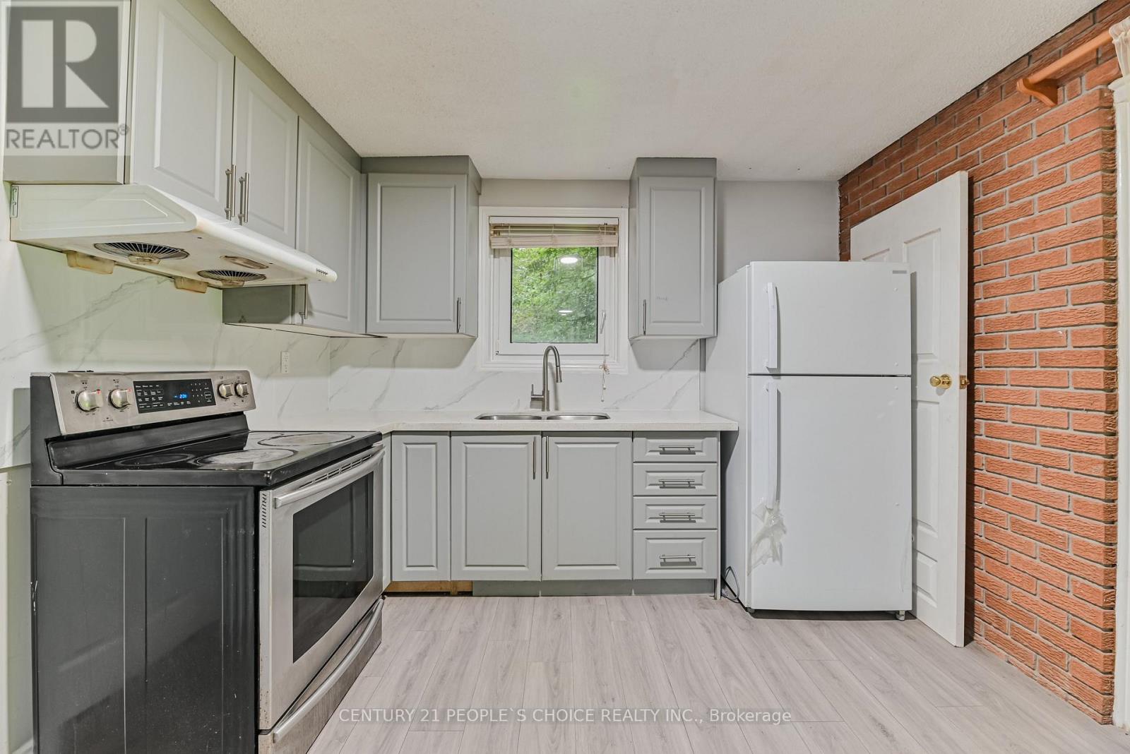 8 GLENN COURT - 38
