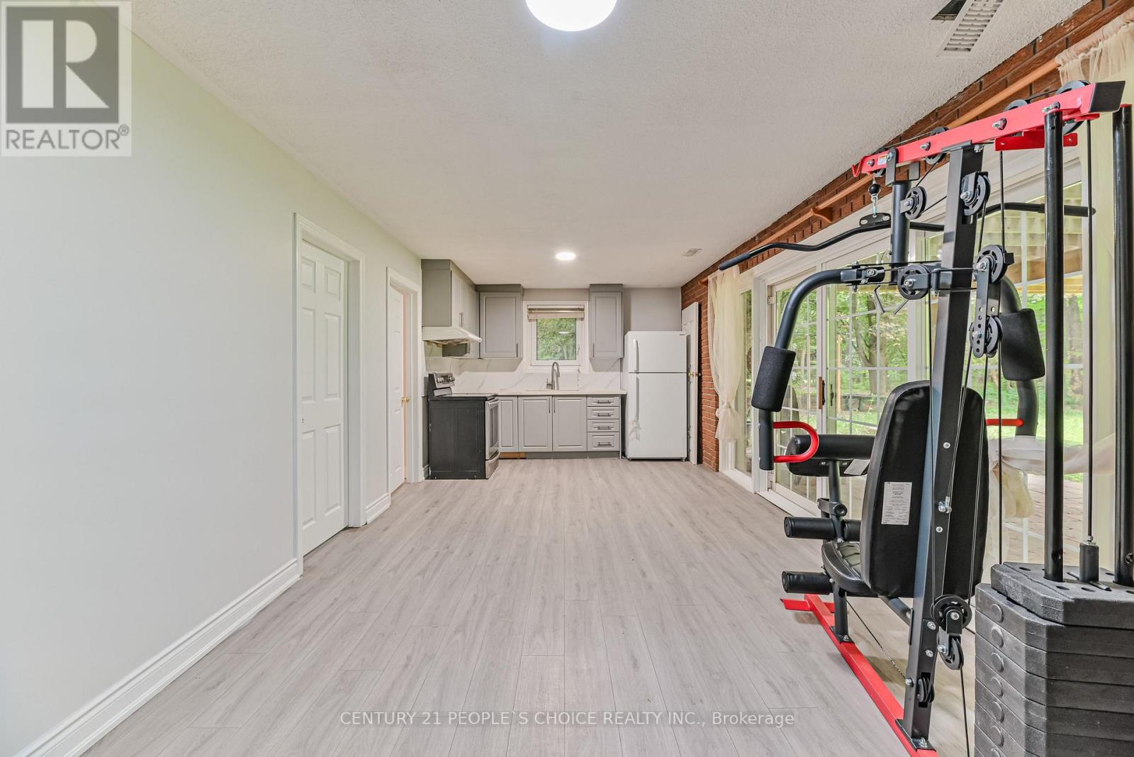 8 GLENN COURT - 39